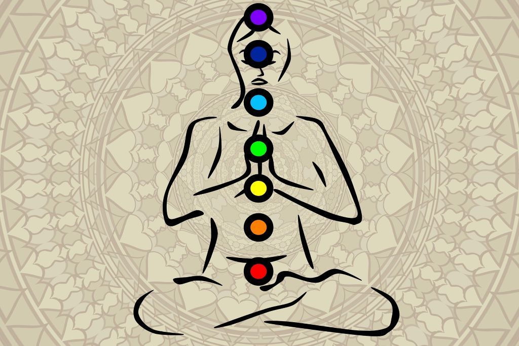 Les chakras sont des centres d'énergie situés le long de la colonne vertébrale